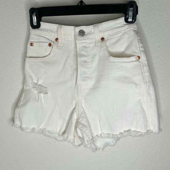 LEVI'S Premium Ribcage Cutoff Ivory Shorts Raw Hem Distressed Size 23” - Picture 3 of 9
